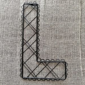 Black metal “L”